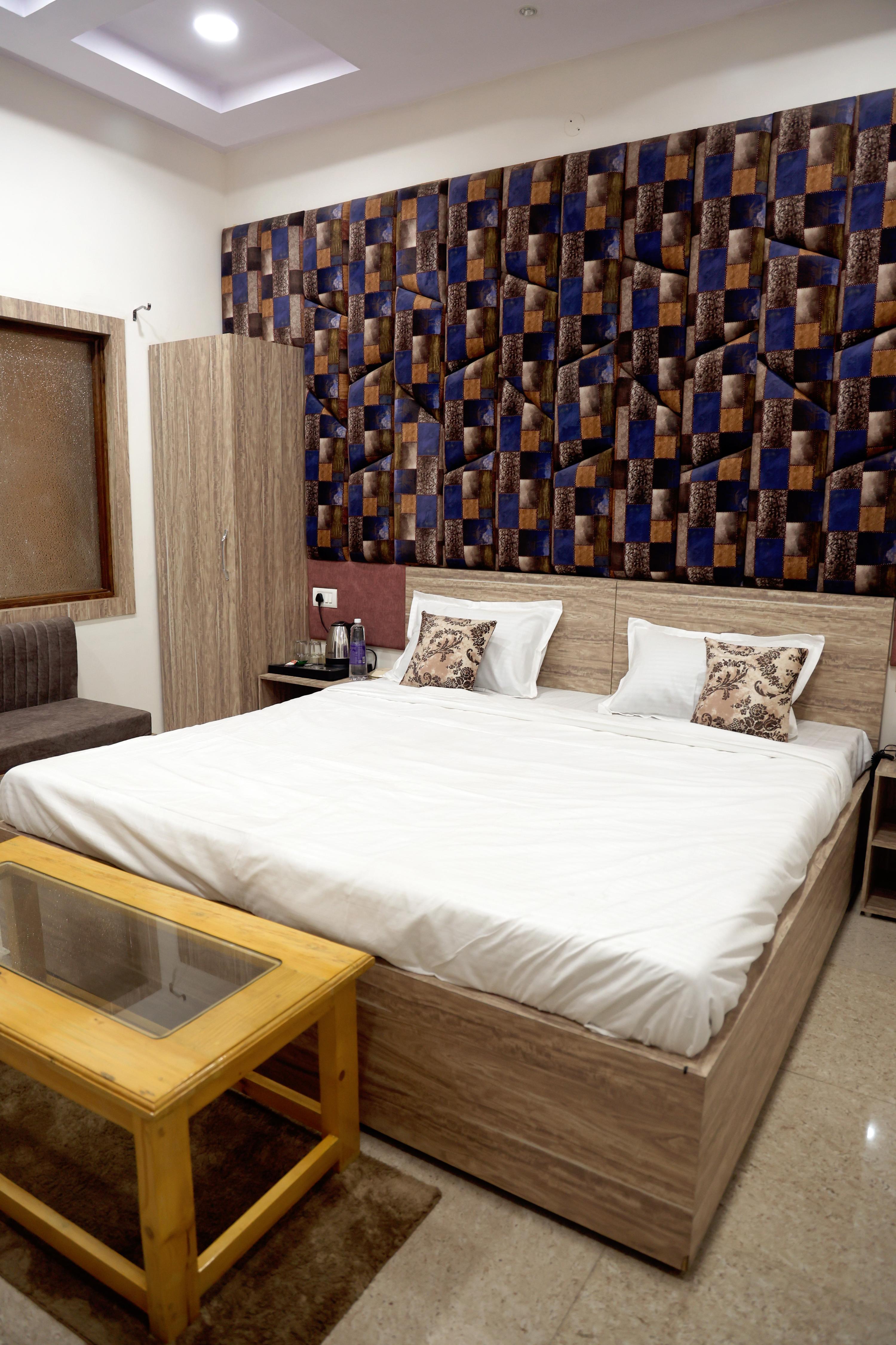 Hotel Aashiana Residency - Tap to explore photos