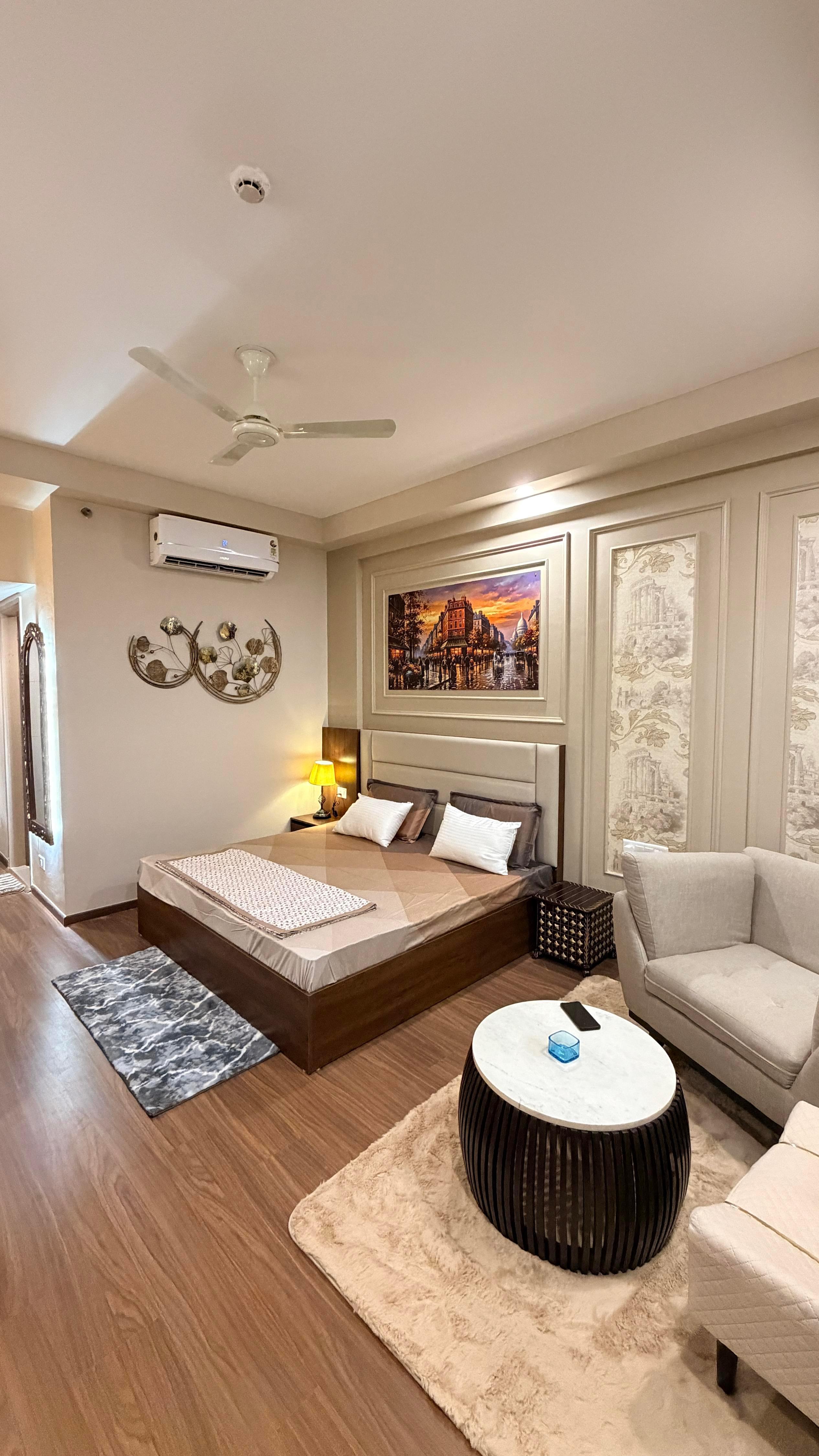 Luxury Studio Near Expo Mart The Heaven House - Tap to explore photos