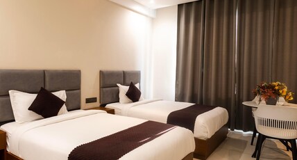 Maniratnam Hotel And Restaurent Room Type - DELUXE ROOM