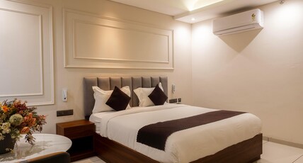 Maniratnam Hotel And Restaurent Room Type - Standard Room with Garden View