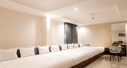 Maniratnam Hotel And Restaurent Room Type - Family Suite Room with Garden View Maniratnam Hotel And Restaurent Room Type - Family Suite Room with Garden View