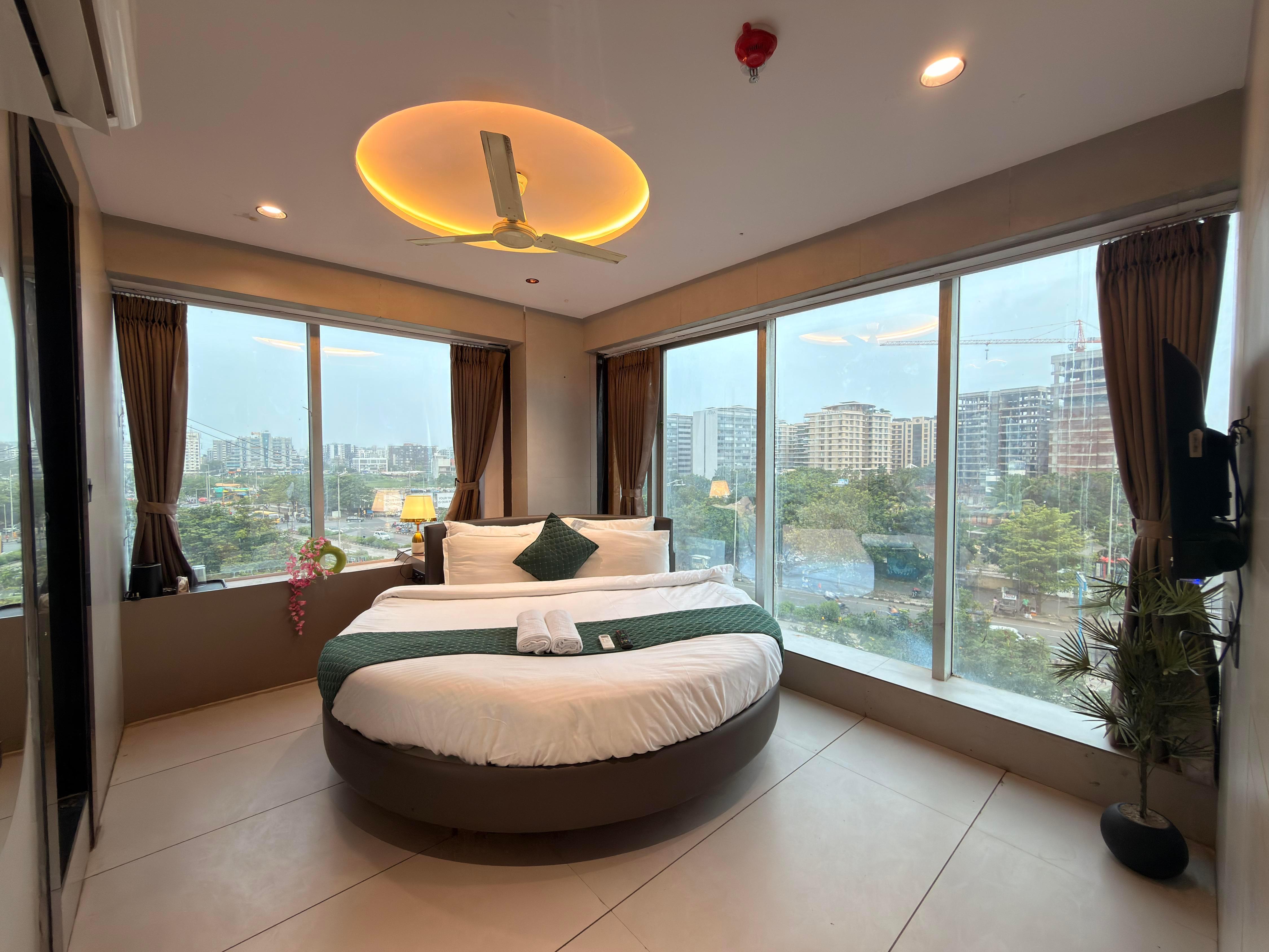 HOTEL LUXE ROOMS - Tap to explore photos