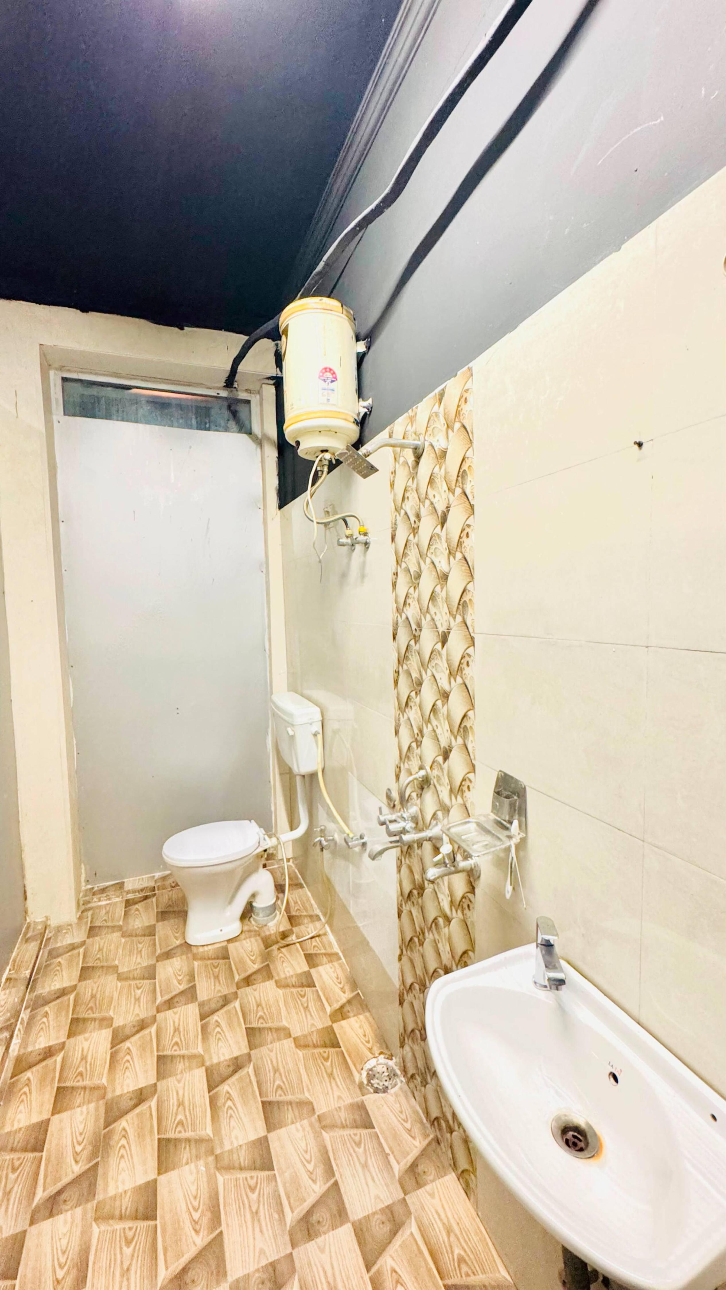Cozy stay nearby Munshipulia metro - Tap to explore photos