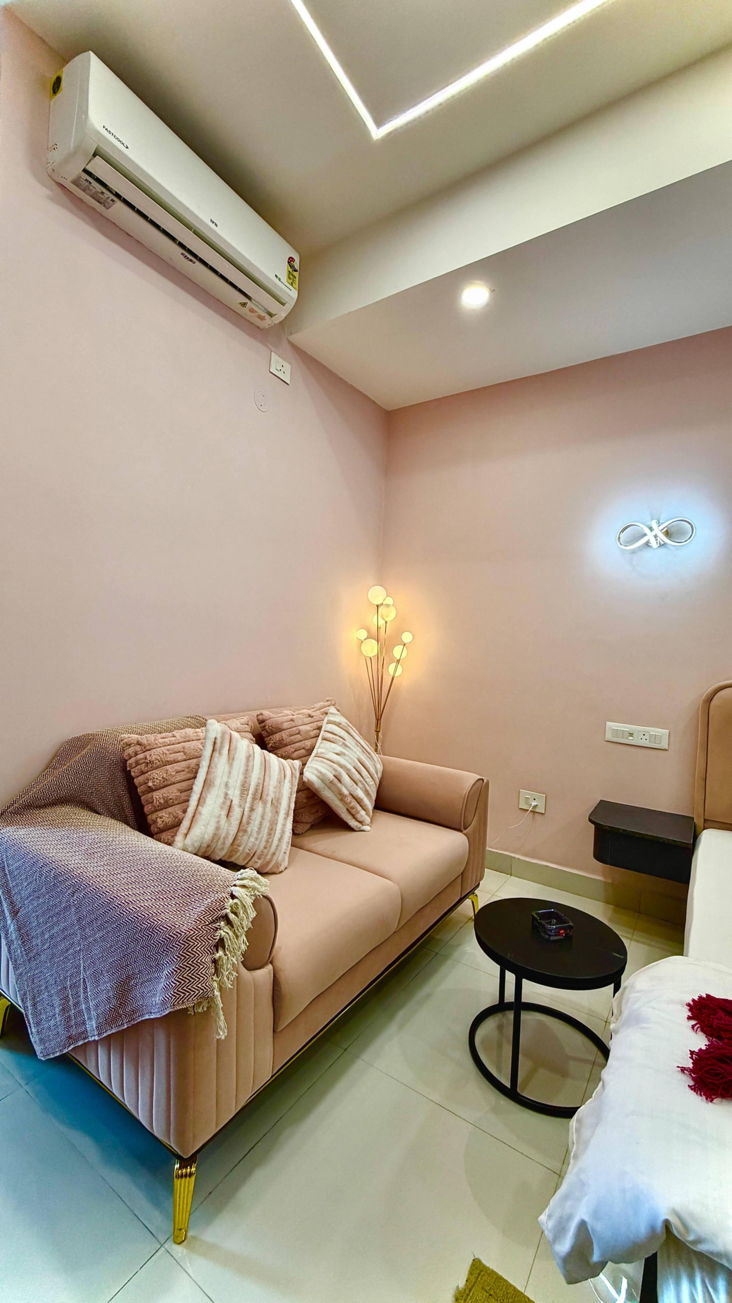 The Bloom Boutique Stay Gurgaon - Tap to explore photos