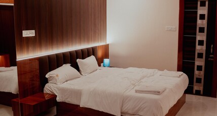 HOTEL DIBYANSH PREMIUM Room Type - Deluxe Room with Mountain View