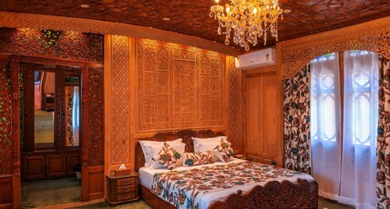 7 Heaven Heritage Room Type - Shahkaar Heritage Suite