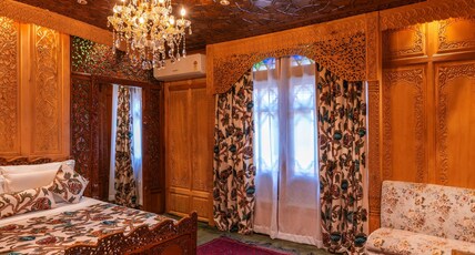 7 Heaven Heritage Room Type - Shahkaar Heritage Suite