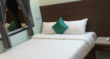 Malar Park Room Type - Double Room with Balcony