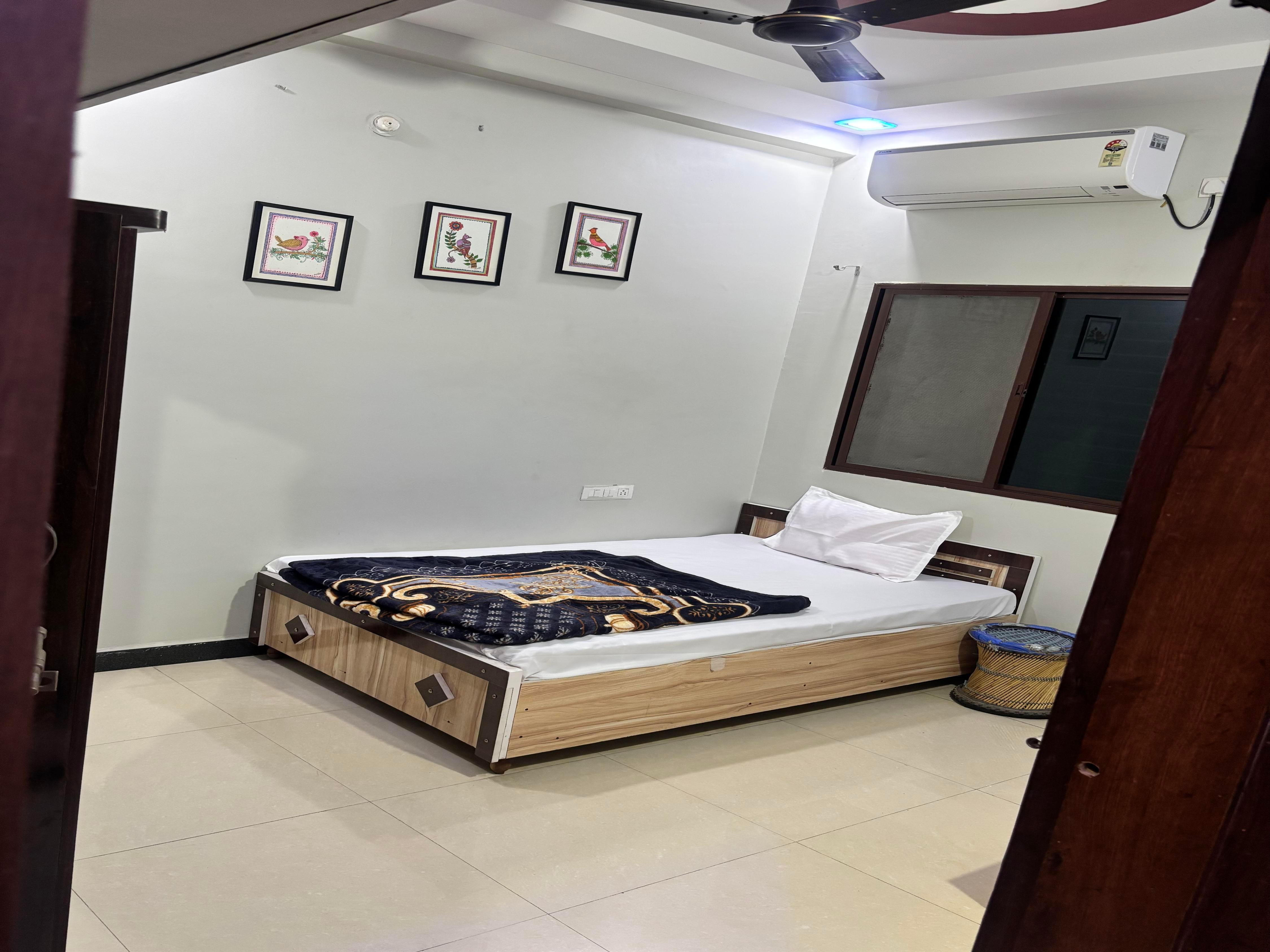 Shree Hanumate Home Stay Ujjain Jay Shree Mahakal - Tap to explore photos