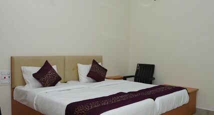 SRI BKR GRAND INN Room Type - Standard Room AC