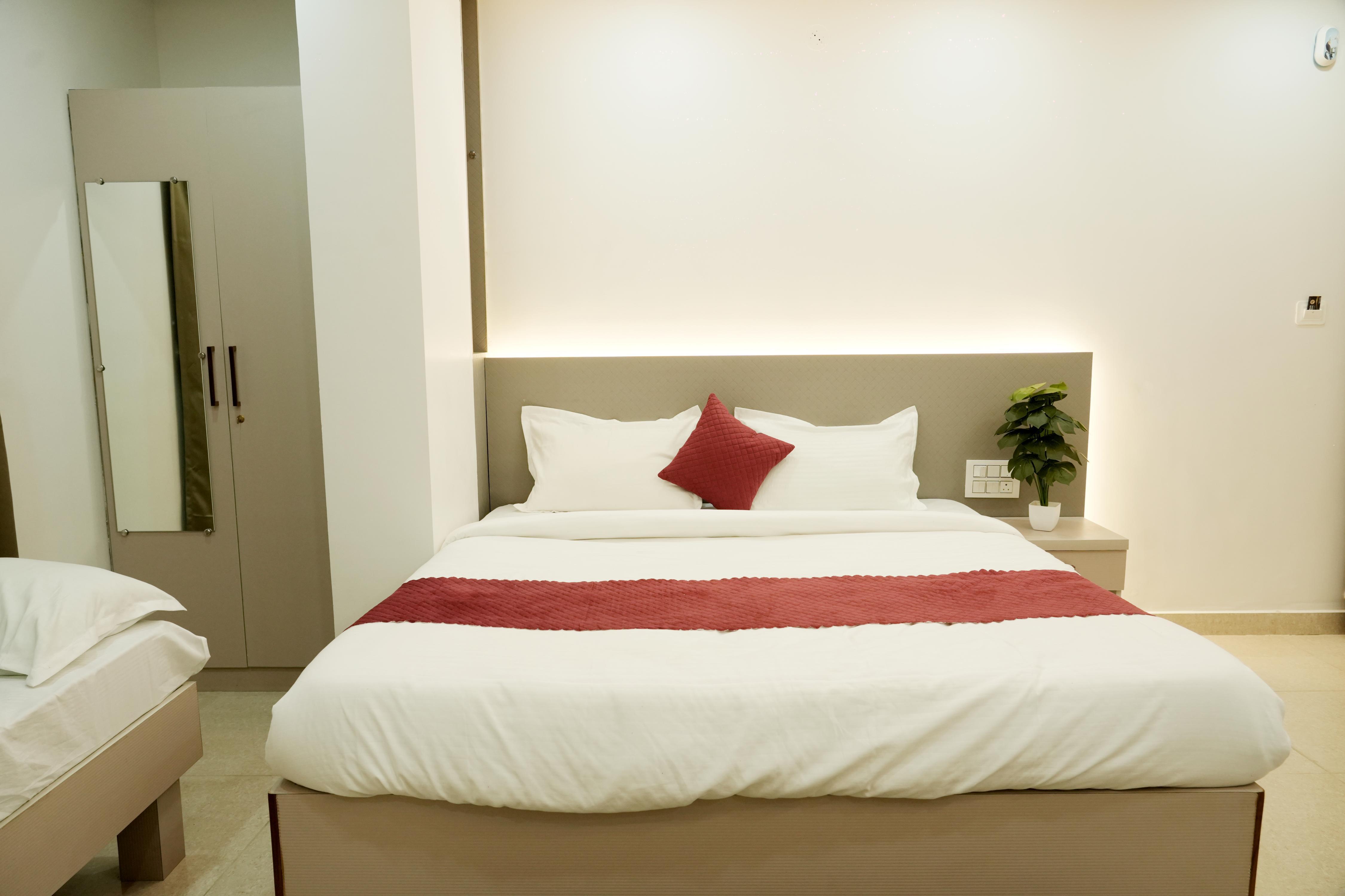 HI-FI SERVICED APARTMENT - Tap to explore photos