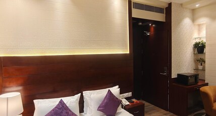 The Crystal Chinar Park Kolkata Airport Room Type - Superior Queen Room The Crystal Chinar Park Kolkata Airport Room Type - Superior Queen Room