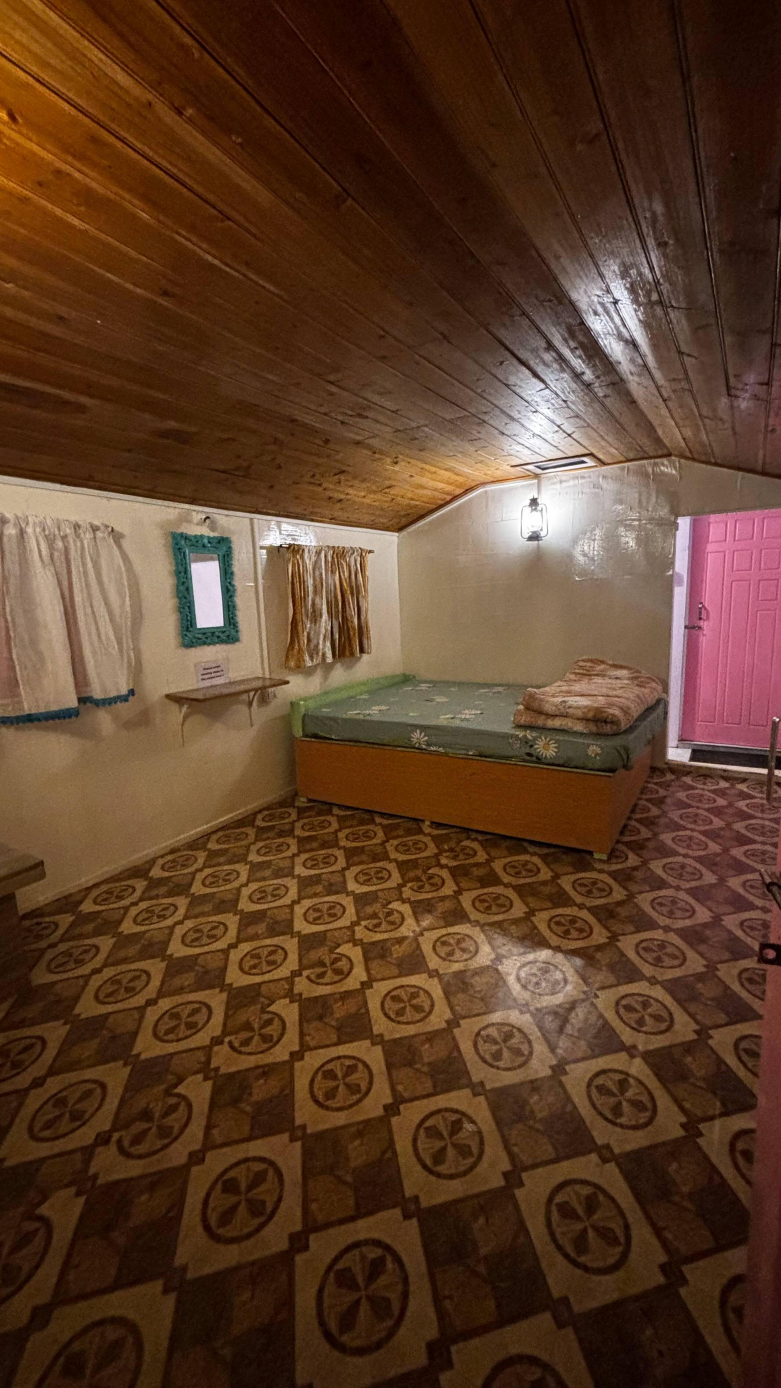 Old Cottage SuzAm's Trekkers Paradise - Tap to explore photos