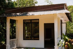 Brookside Cottage, Mawlynnong by B&BP