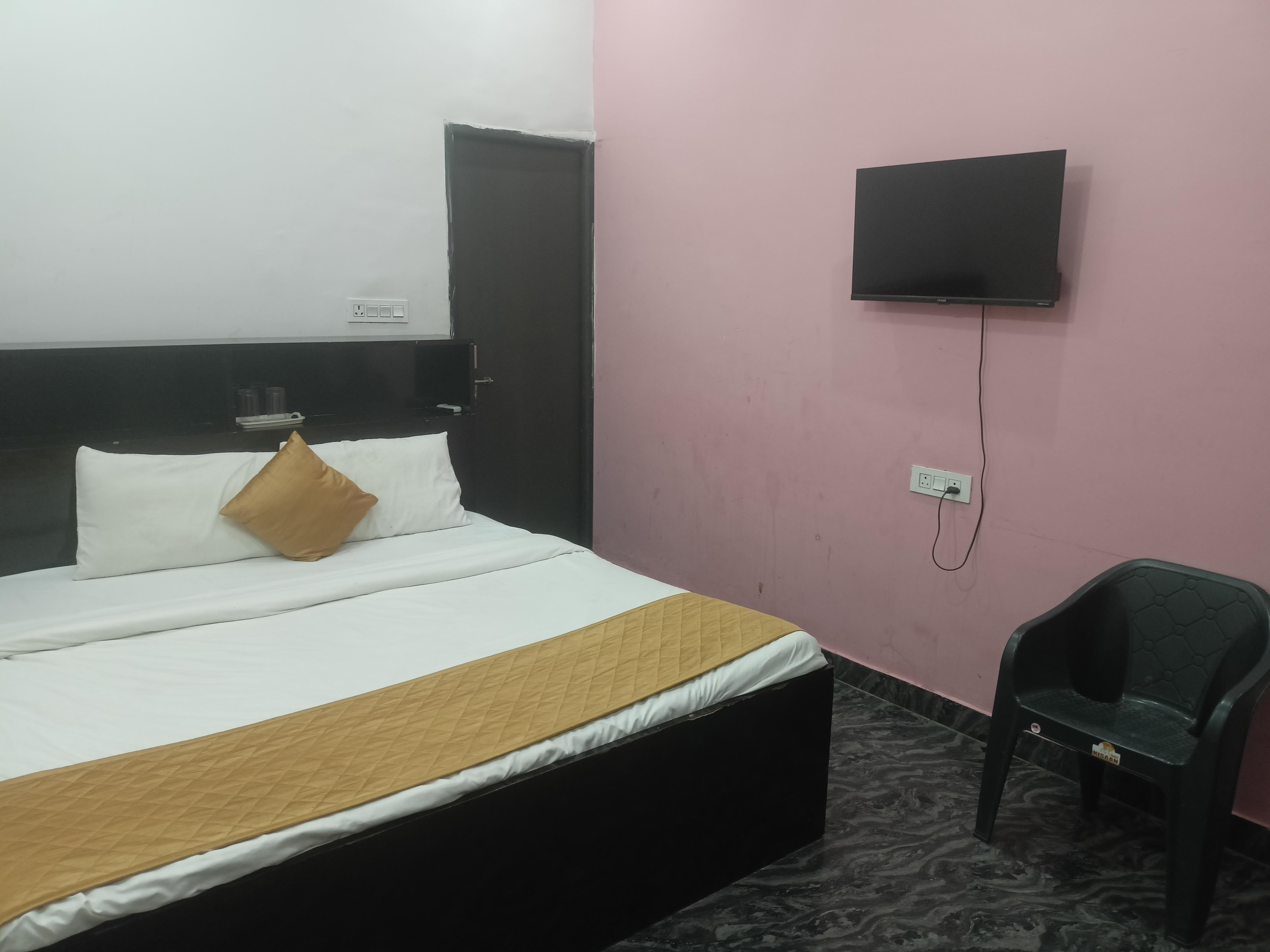 Hotel Priceless Amity University - Tap to explore photos