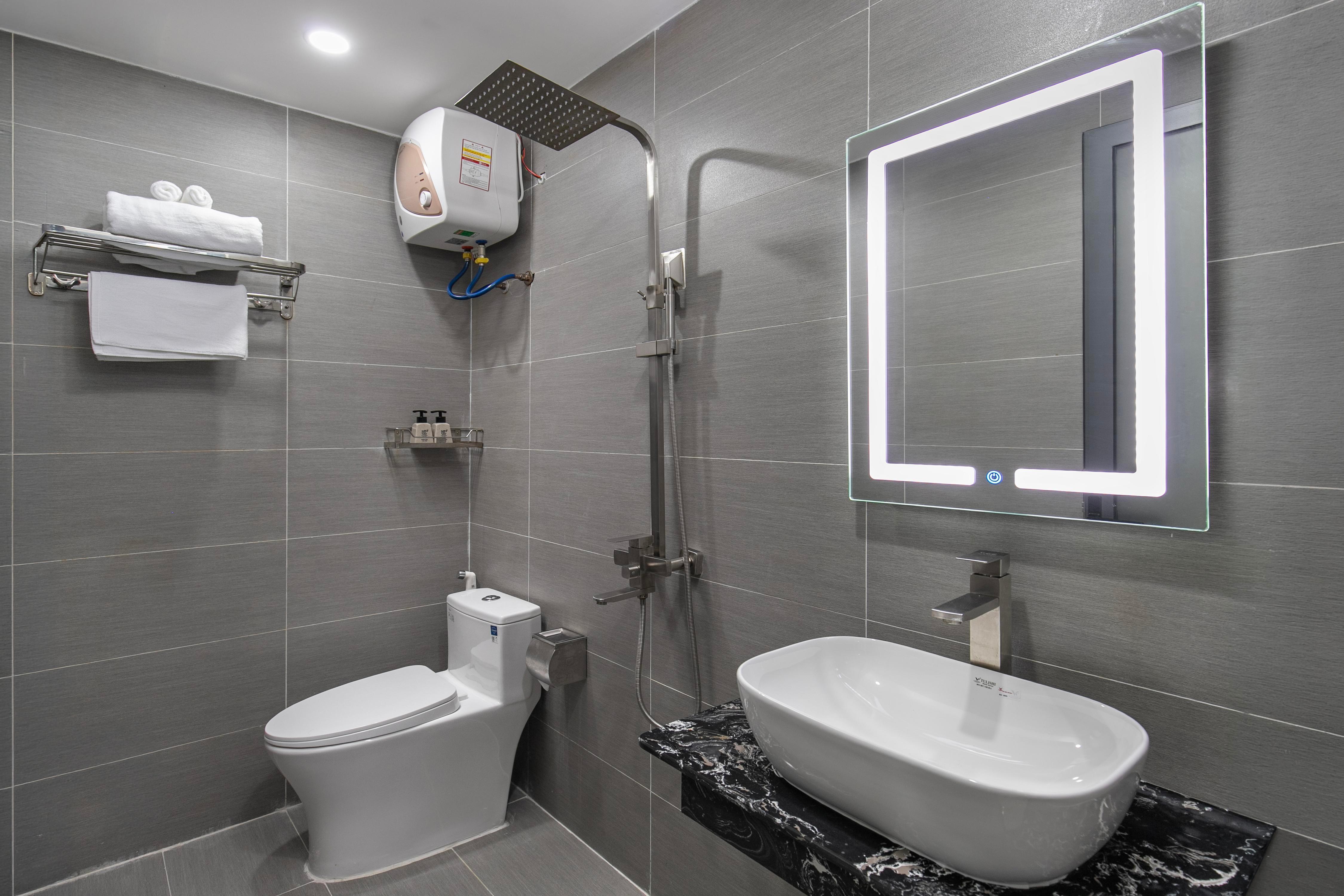 Ngoc Thuong Hotel & Apartment- Han River View - Tap to explore photos