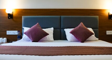 Hari Om Tatsat Farm Stay Room Type - Queen Room with Farm and Mountain View