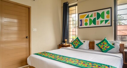 Treebo Kochi Inn House Near Lulu Mall Edappally Kochi Room Type - Premium Suite - Kitchen and Living Room