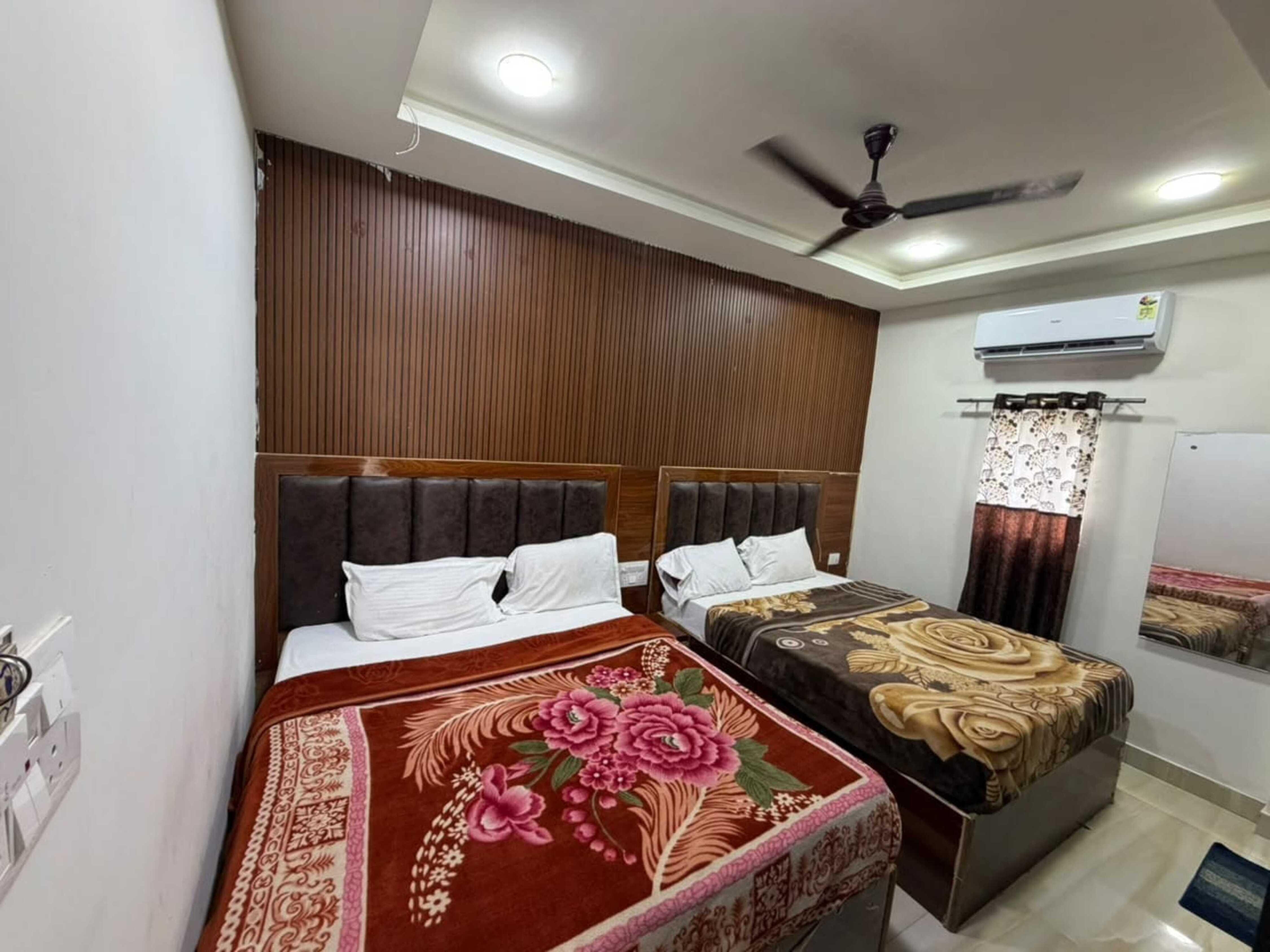 Om Home Stay - Tap to explore photos