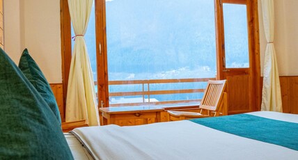 Hotel Hill Crest Room Type - Deluxe Room With Balcony Mountain View Hotel Hill Crest Room Type - Deluxe Room With Balcony Mountain View