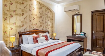 palm hotel near karolbagh Room Type - Emperor Room