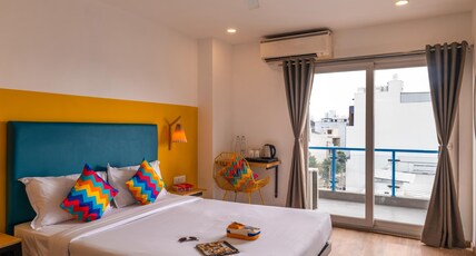 goSTOPS PLUS Gurugram, Golf Course Extension Room Type - Deluxe Private Room With Balcony and Ensuite Bathroom