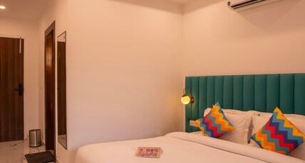 goSTOPS PLUS Gurugram, Golf Course Extension Room Type - Deluxe Private Room With Balcony and Ensuite Bathroom