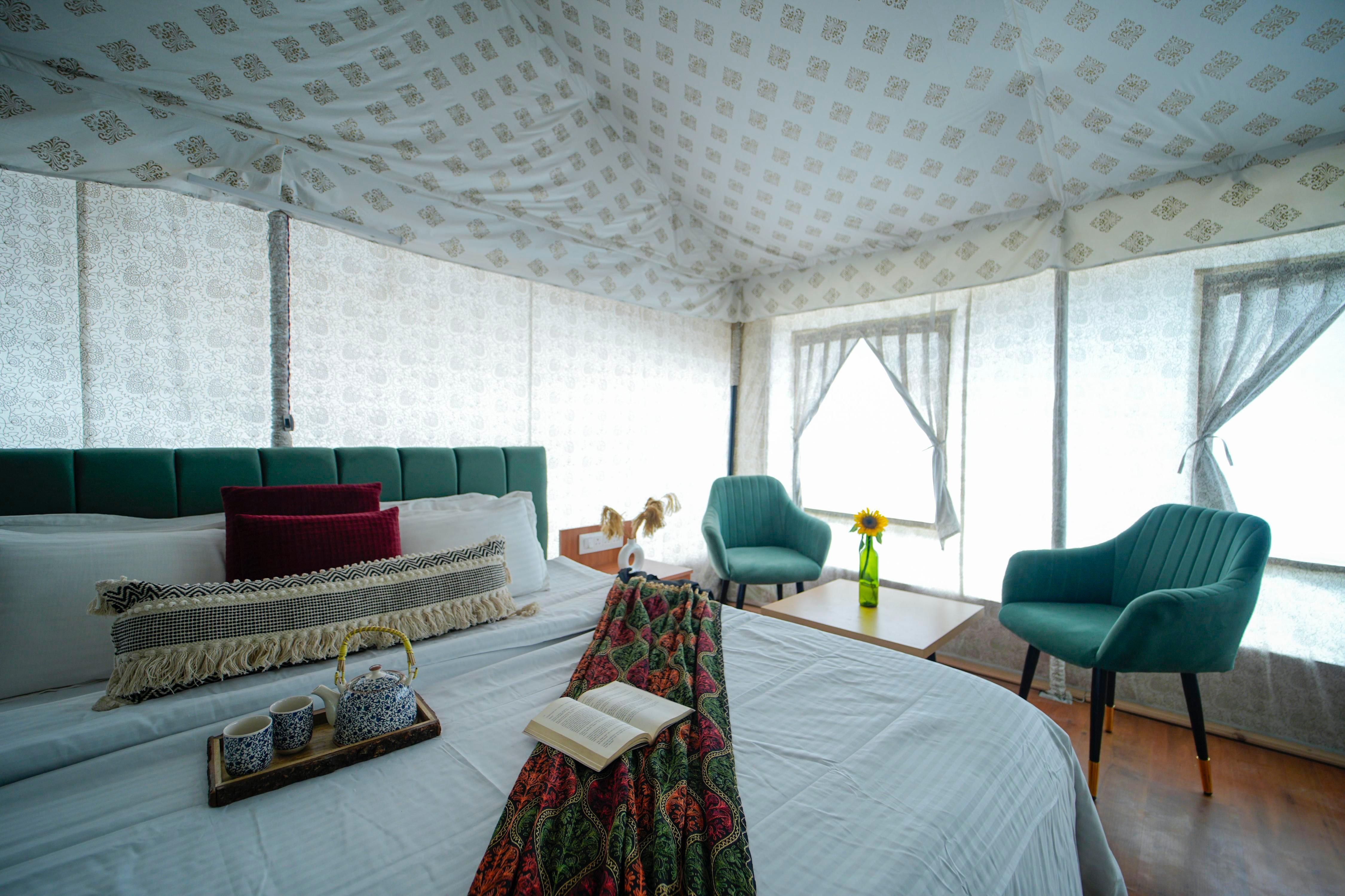 Skylight Retreat's Executive glamping tents with infinity mountain view - Tap to explore photos