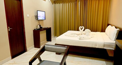 Hotel Western Hills Room Type - Deluxe Room with Air Conditioning