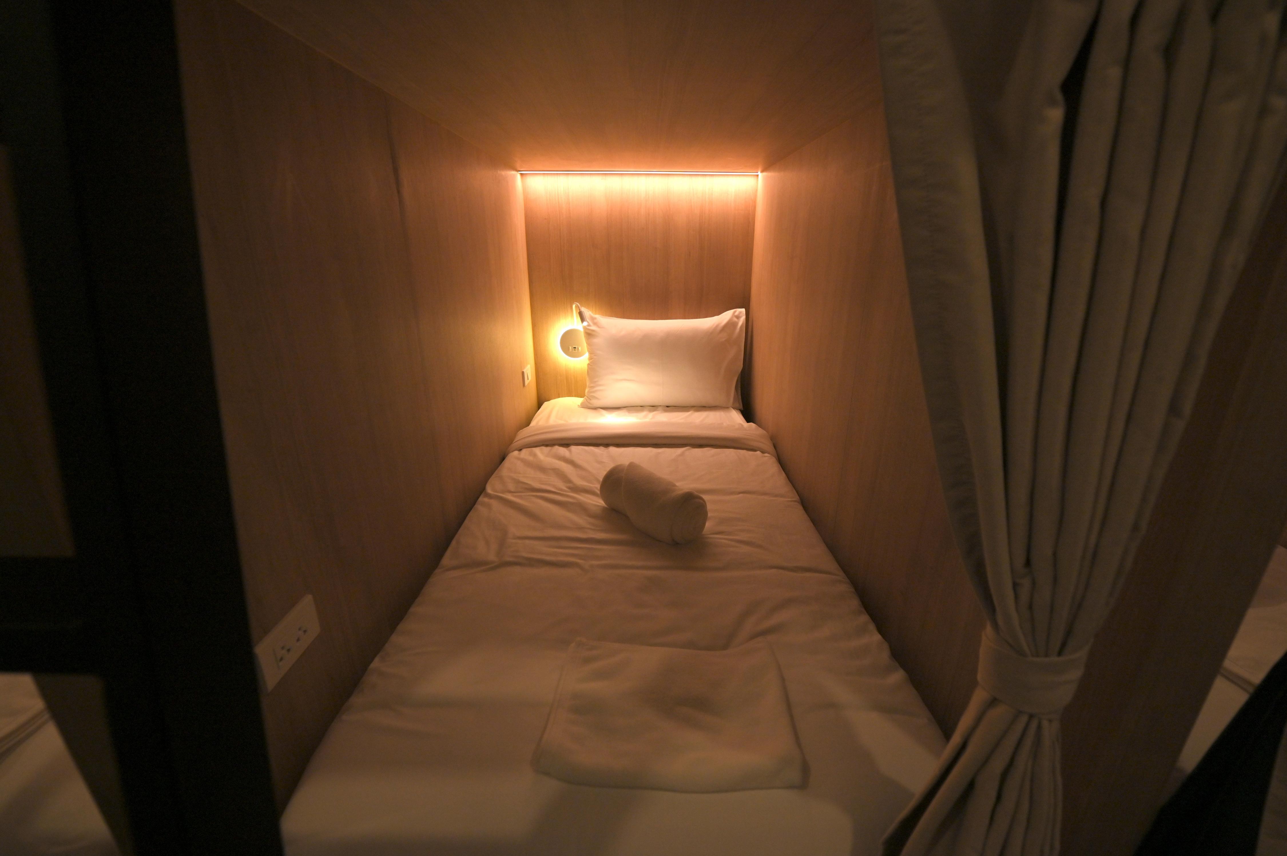 Yen Hostel & Smoothies Silom - Tap to explore photos