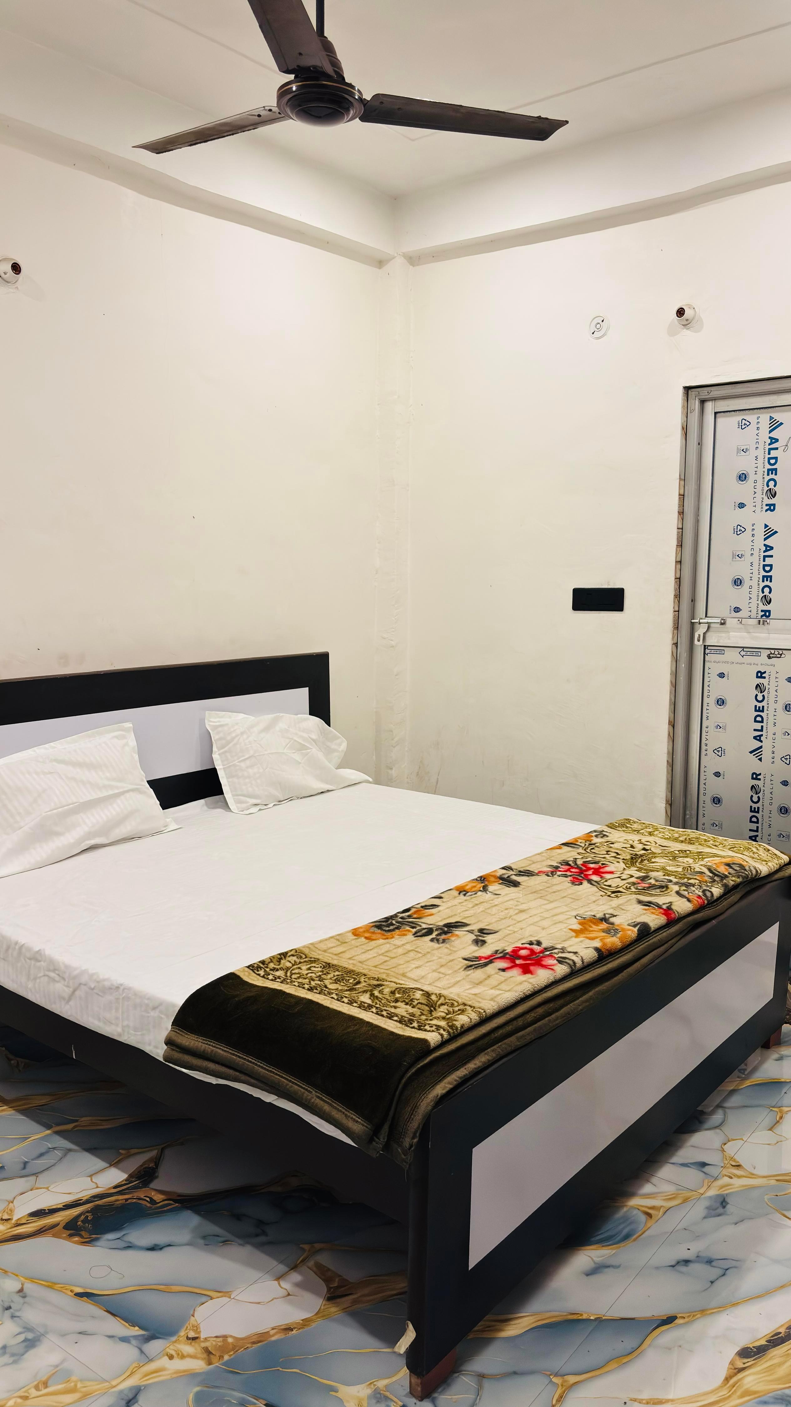 Karuna Nidhan Guest House - Tap to explore photos