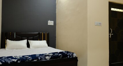 RAJAWAT COMPLEX Room Type - Bedroom NON AC