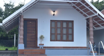 Madhuvana Retreat Room Type - Pool View Couple Cottage