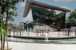 ELIVAAS Signature Nila Forrest | Timber Cottage With Private Pool with Restaurant