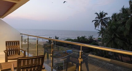Silver Waves - Beach Stay Room Type - Side Sea view Room