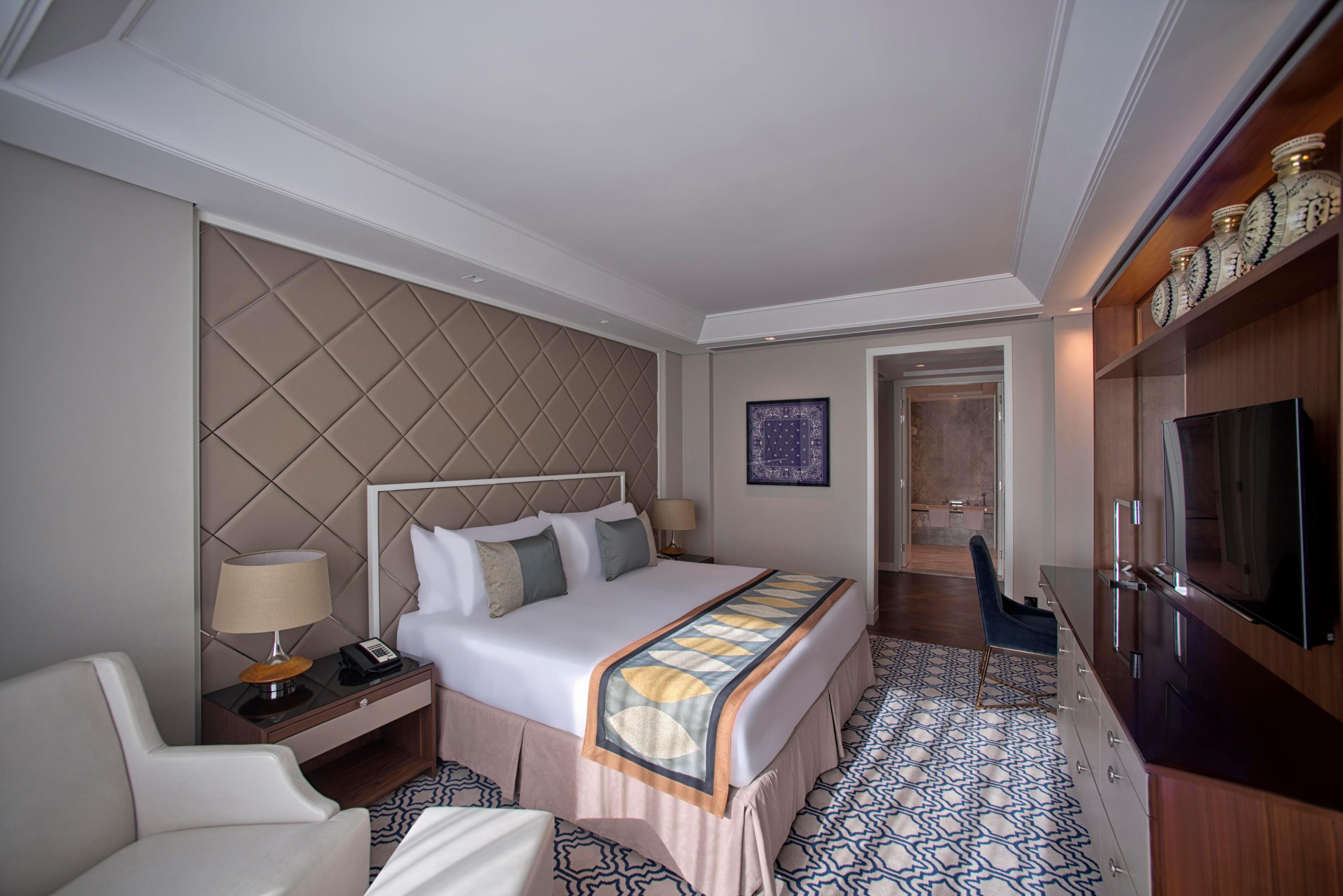 Taj Dubai Room Type - Luxury Burj View Suite King Bed