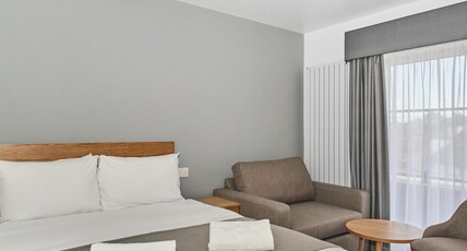 Best Western Greater London Hotel Room Type - 1 Double 1 Single, Non-Smoking, Family Room