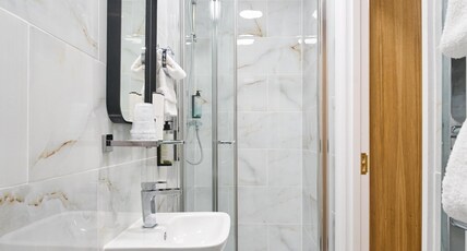 Best Western Greater London Hotel Room Type - 2 Single Beds, Non-Smoking, Standard Room Best Western Greater London Hotel Room Type - 2 Single Beds, Non-Smoking, Standard Room