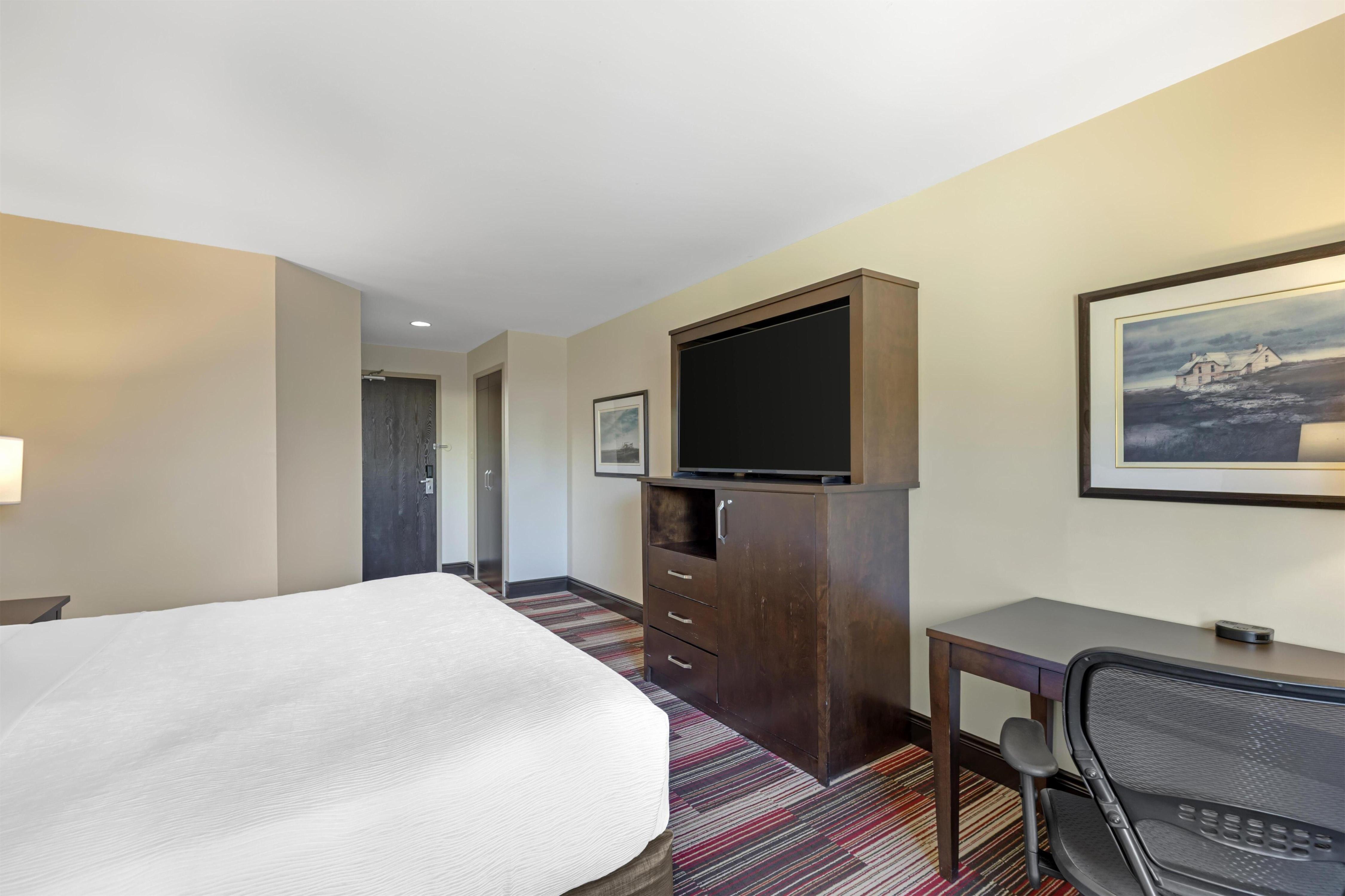 Best Western Plus Stoneridge Inn & Conference Centre - Tap to explore photos