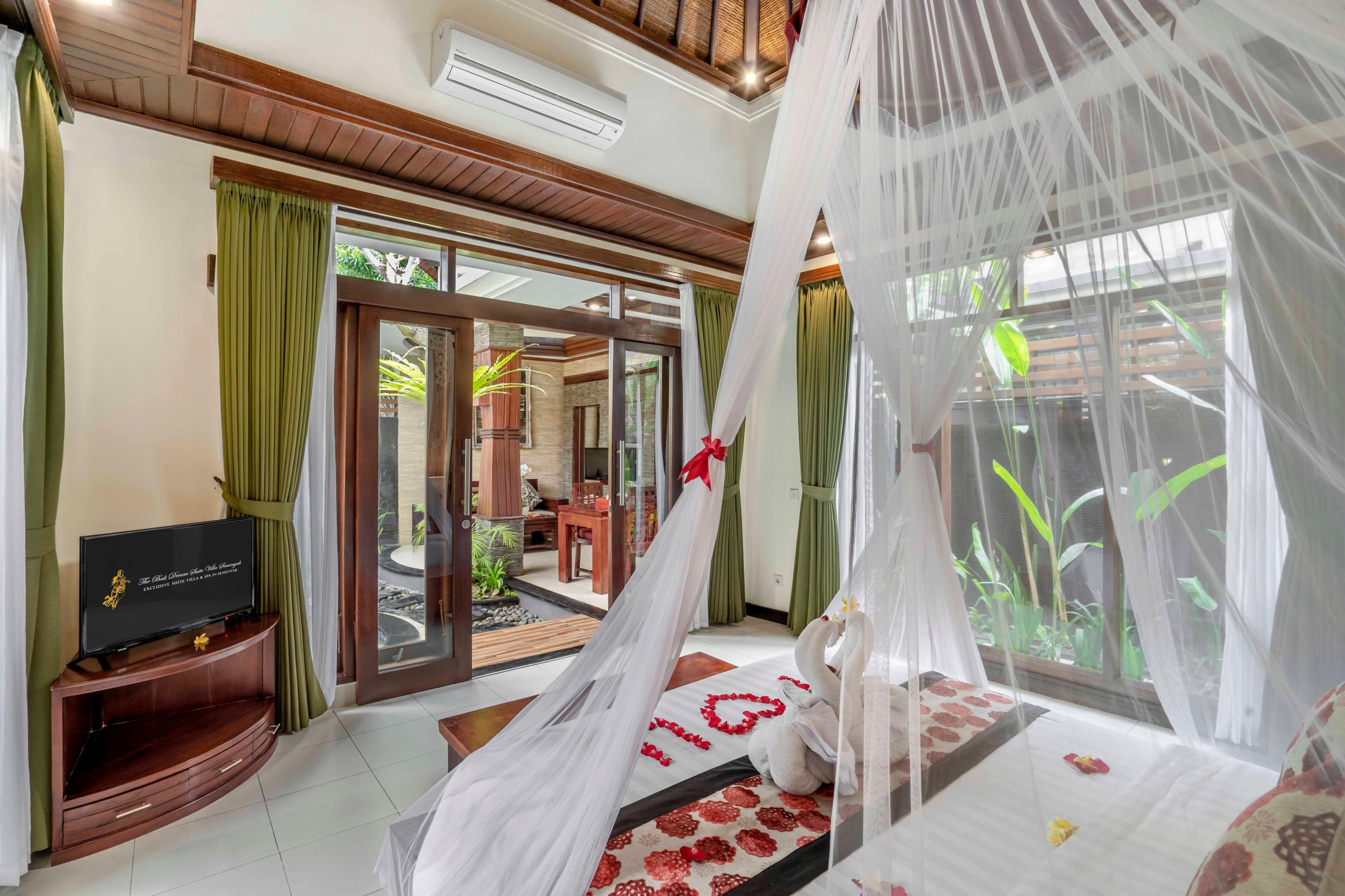 The Bali Dream Suite Villa Seminyak - Tap to explore photos