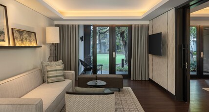 Pullman Bali Legian Beach Room Type - EXCLUSIVE SUITE, 1 King Size Bed and 1 Flip Bed, Garden View