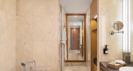 Pullman Bali Legian Beach Room Type - Deluxe Executive, 1 King Size Bed, Garden View