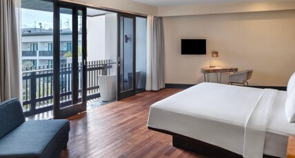 Pullman Bali Legian Beach Room Type - DELUXE EXECUTIVE ROOM, 1 King Size Bed, Garden View Pullman Bali Legian Beach Room Type - DELUXE EXECUTIVE ROOM, 1 King Size Bed, Garden View