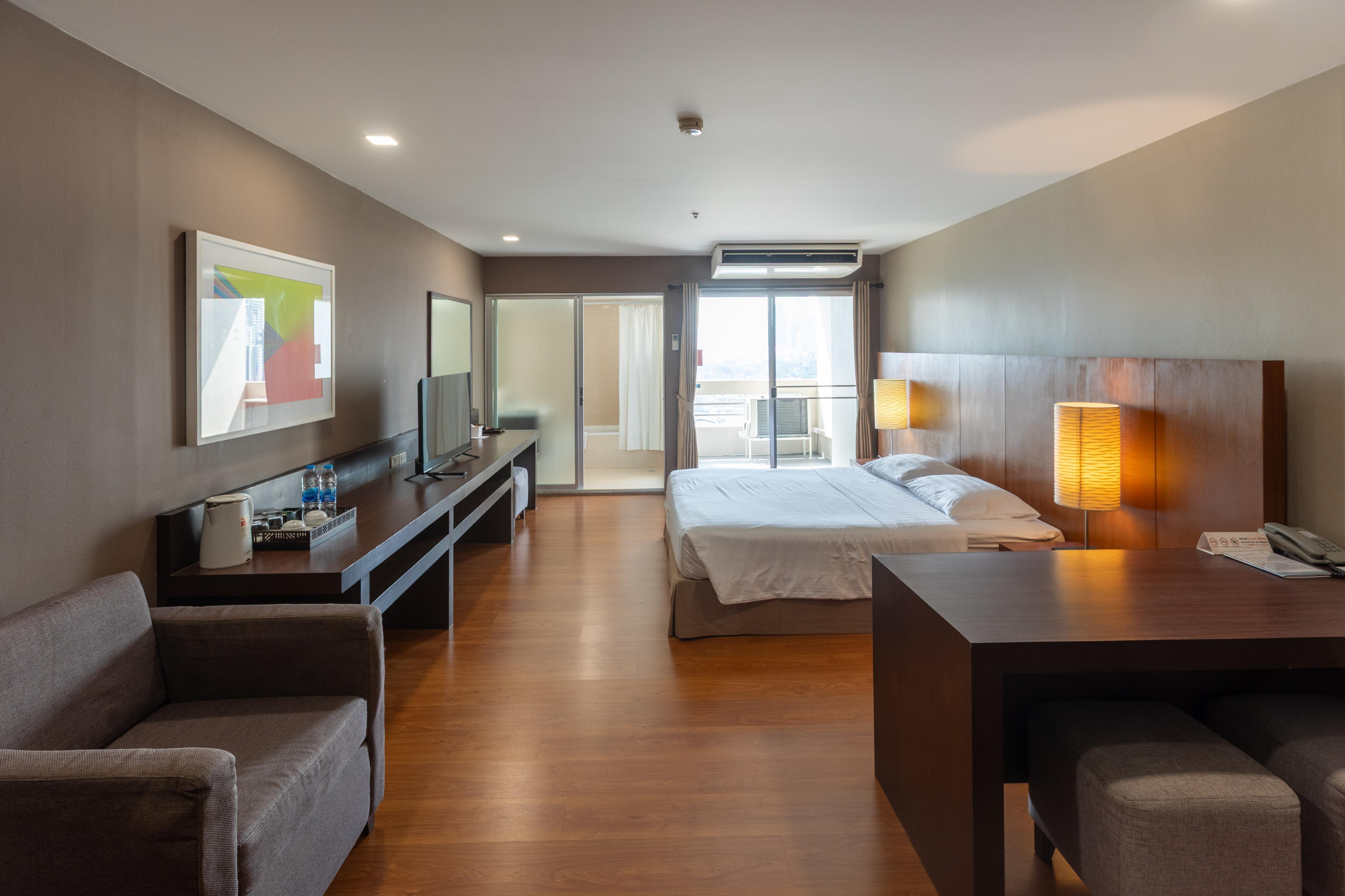 B.U. Place Hotel Bangkok - Tap to explore photos