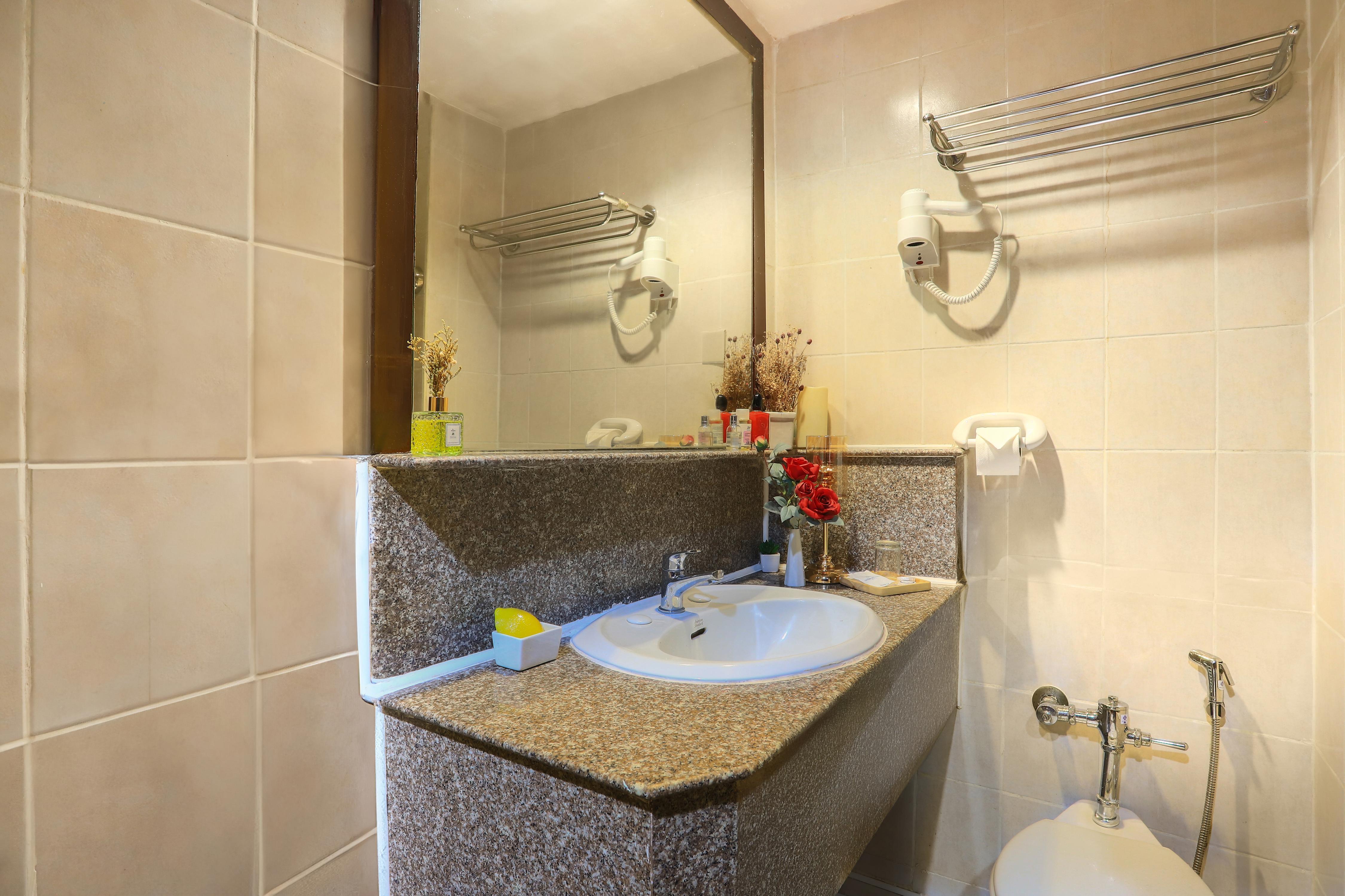 Diamond City Hotel Bangkok - Tap to explore photos