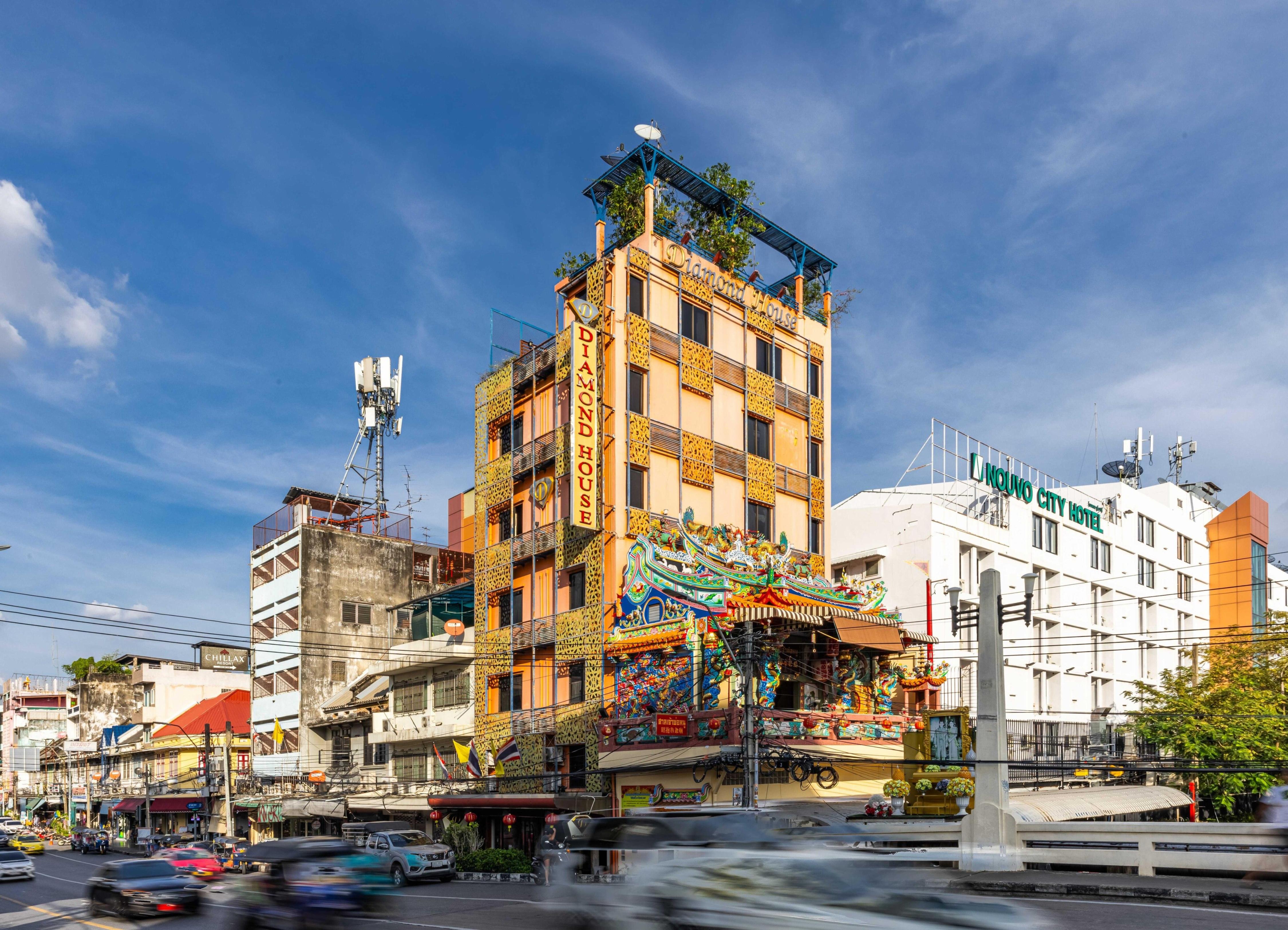 Collection O Diamond House Khaosan - Tap to explore photos