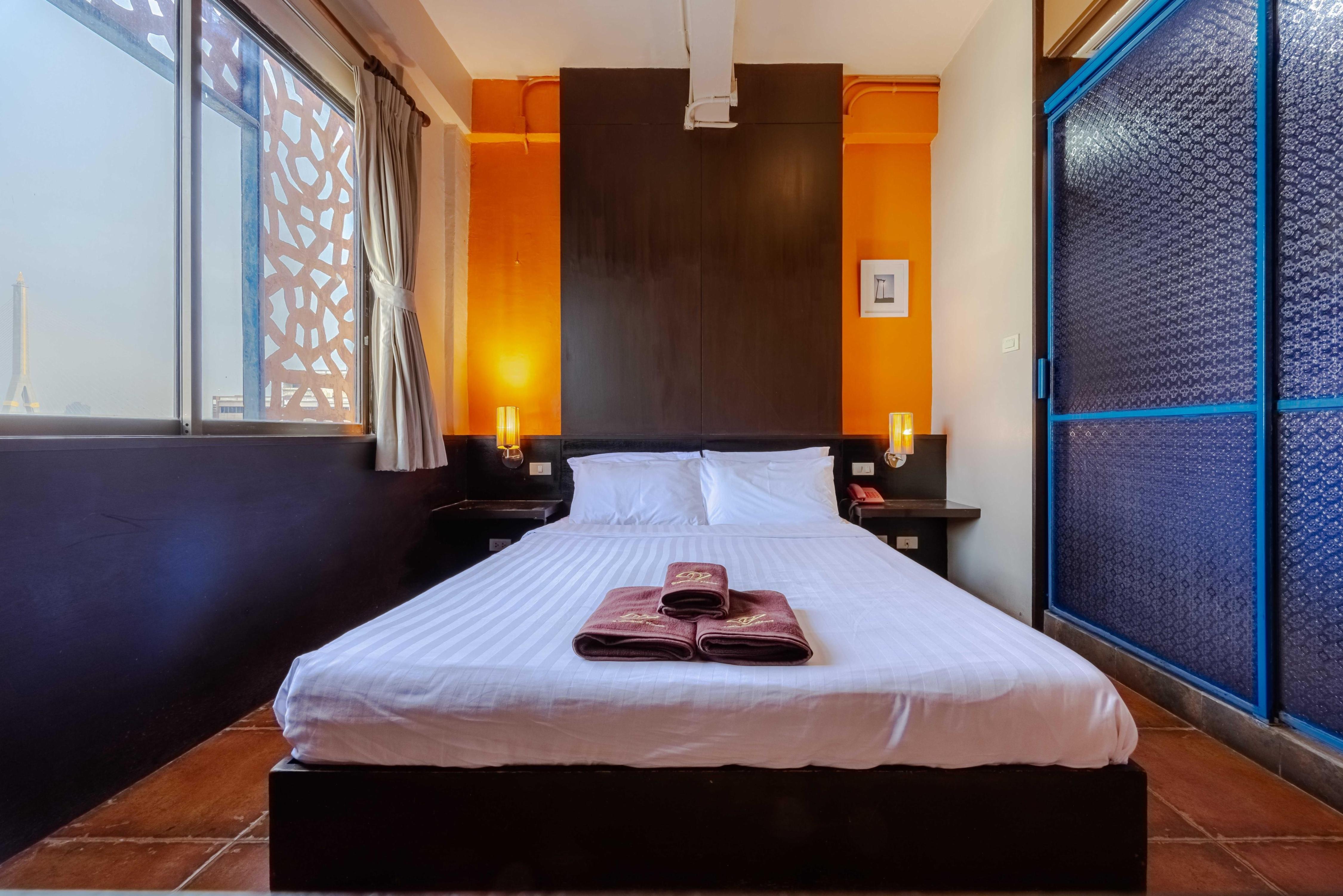 Collection O Diamond House Khaosan - Tap to explore photos