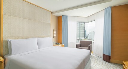 Holiday Inn Bangkok Silom Room Type - 1 King 1 Bedroom Premium Suite CityView