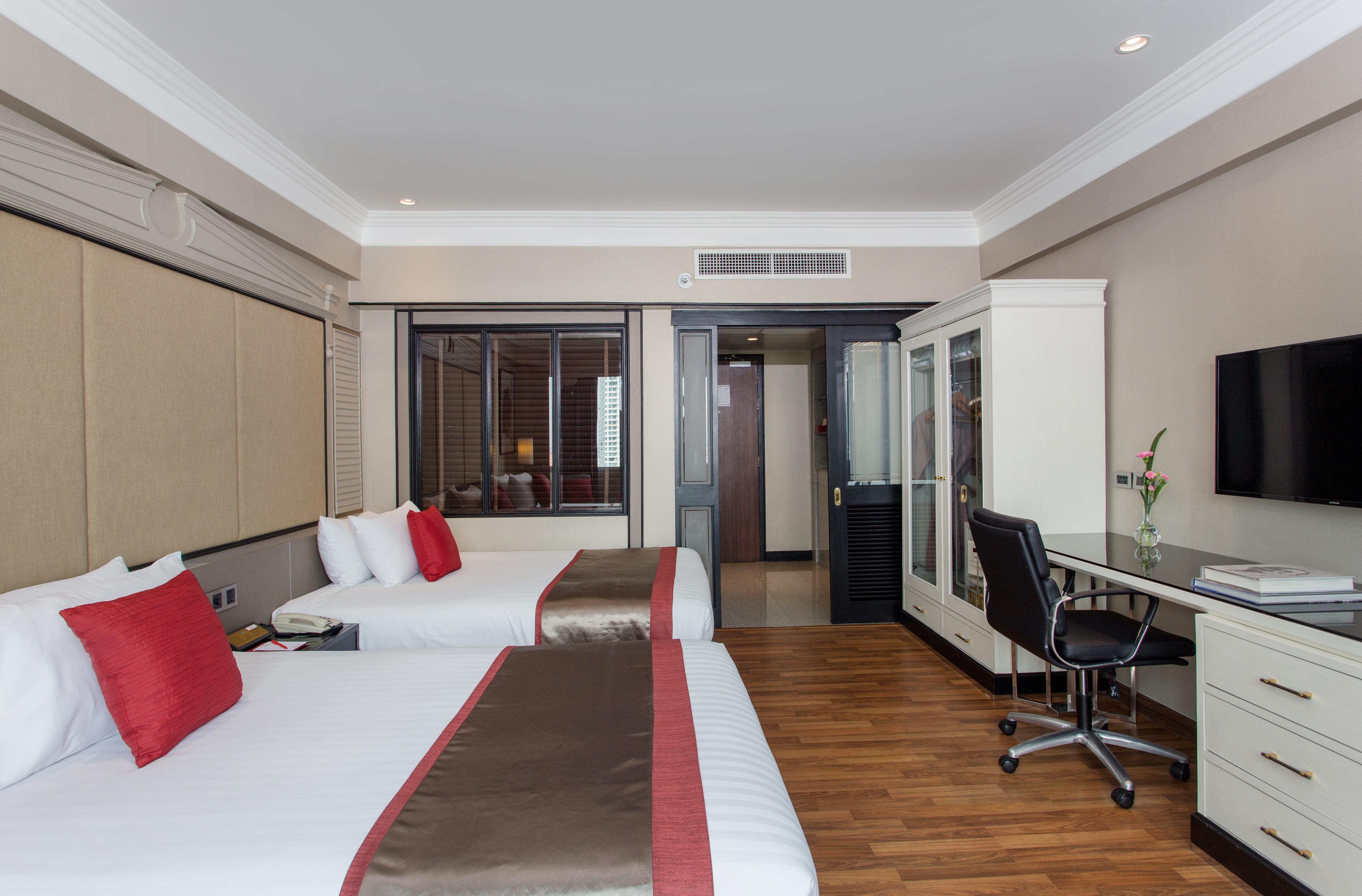 Ramada Plaza by Wyndham Bangkok Menam Riverside - Tap to explore photos