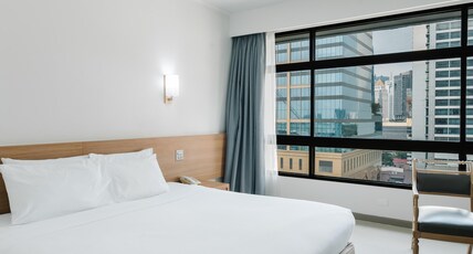 Pinnacle Lumpini Park Hotel Room Type - Deluxe Plus - (King)
